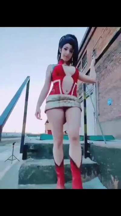 Up... & Down! Side note: Couldn't Momo find any other (more practical) way to carry her book than a bookshelf on her booty??