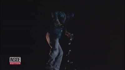 Good Samaritan Calls 911 to Rescue &lsquo;Man&rsquo; Dangling From Roof in Holiday Display