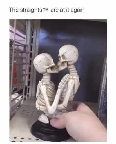 The Straights always have to prove they’re straight !!!!!!! ( r/pointlesslygendered )