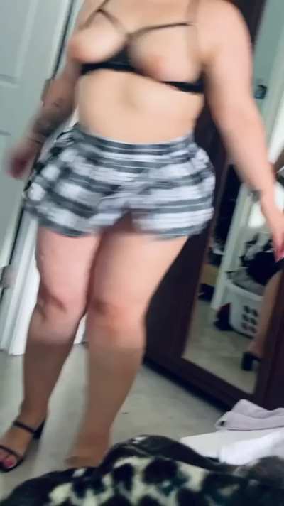 My sexy wife showing off her thick body 😈 