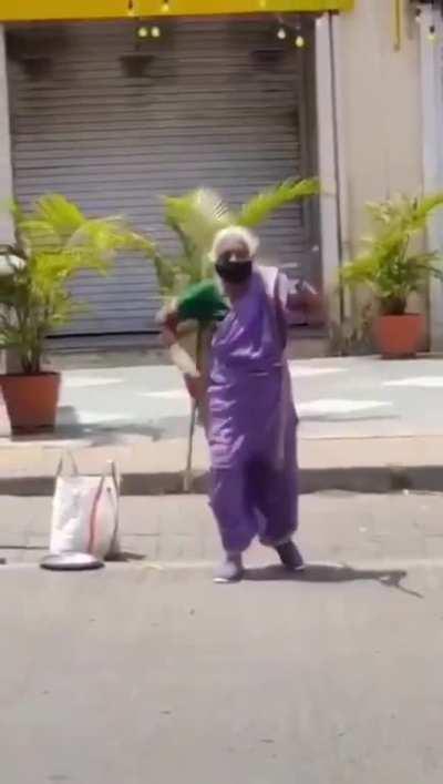 Ninjutsu Nana: protector of the crosswalk