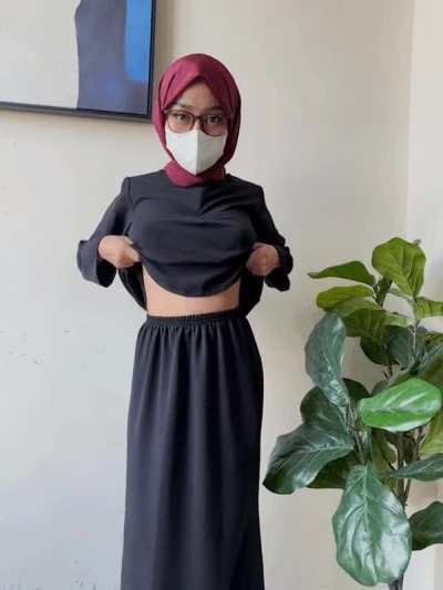 Just a tiny hijabi reveal to start your week