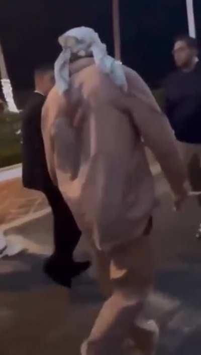 El tipo de cantantes que tanto defienden las feministas.... Ups!