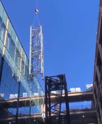 Tower crane disassembly gone wrong