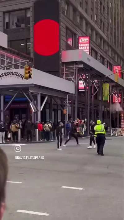 Man gets beat up in times square