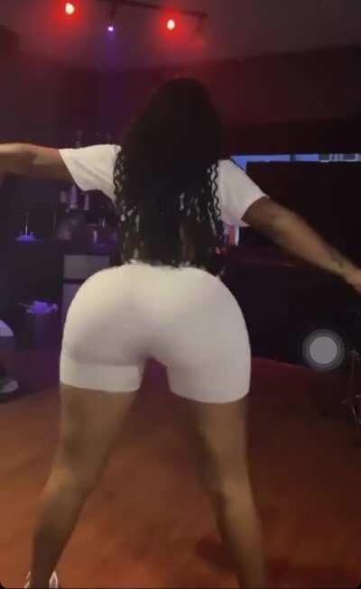 Big Booty Twerk 2/2