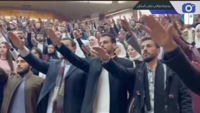 am I the only one seeing this?😳