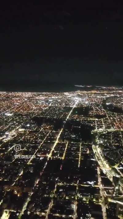 PegasusA4: Otro capítulo en la estupidez de la gente apuntando con un láser a los ojos mientras estamos en aproximación final. Esto me sucedió ayer en Córdoba. Un colega que venía en cabina logra tapar con su celular mientras grababa y que no me de en mis