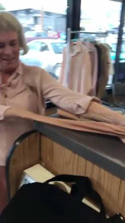 Jaimie Lee Curtis removing her hotdog fingers on the set of Everything Everywhere All At Once