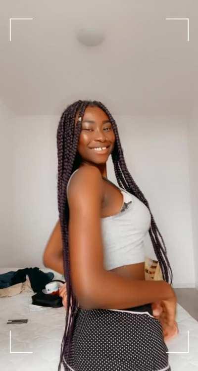 (18) If even 3 guys like my booty, I'll celebrate and fuck myself anal 😏