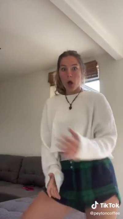 The giggle my god I wanna fuck the shit out of her and smell her panties