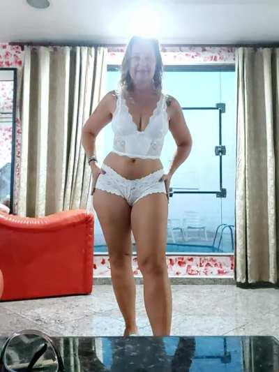 Someone told me that you like white too, is that true?