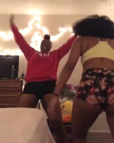 I have all her twerk videos from the spam 🤷🏼‍♀️ since niggas don’t wanna bless y’all I will