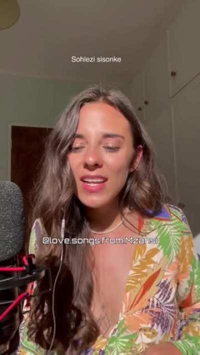 South African based French 🇫🇷 singer covers a beautiful South African 🇿🇦 song 