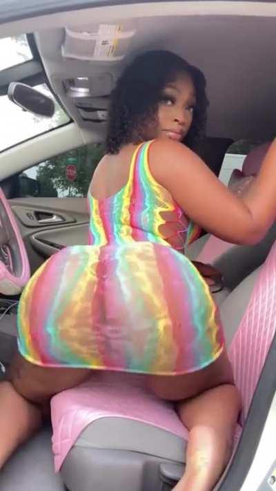 Ryleigh (@famousryleigh)