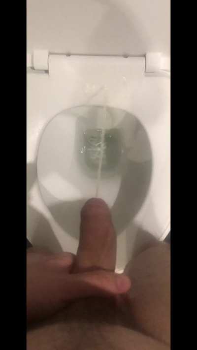 You like my cock pissing?