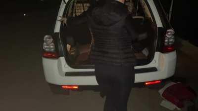 [F]loud farts in car trunk outside