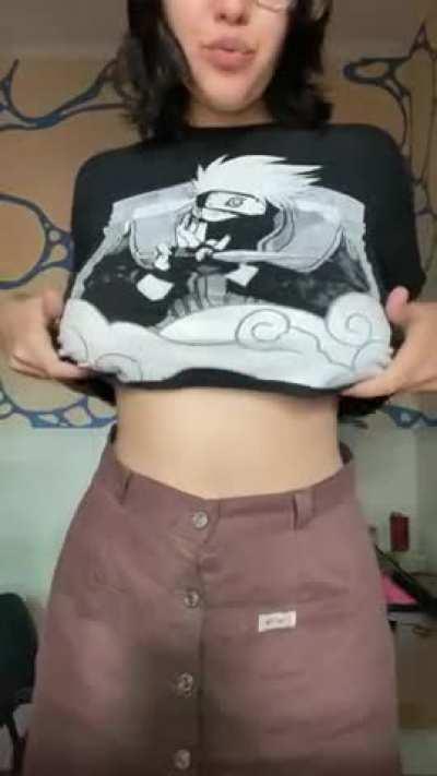 Small top + big tits = fun without limit