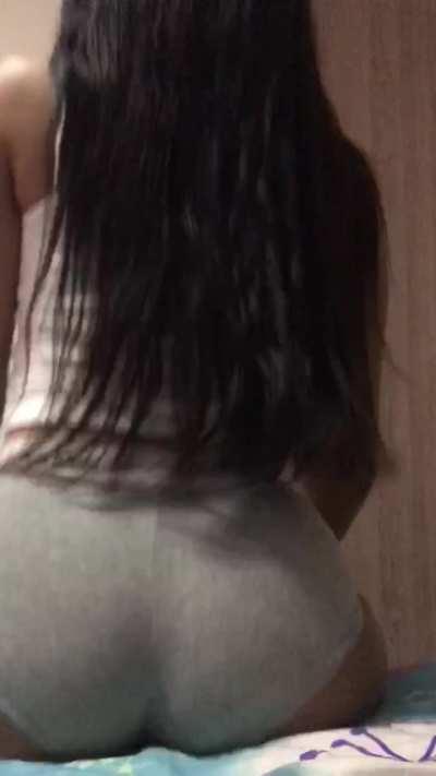 What do you call a girl who rides your face on the first date?