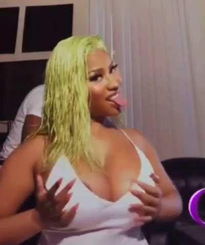 Her man behind her too…