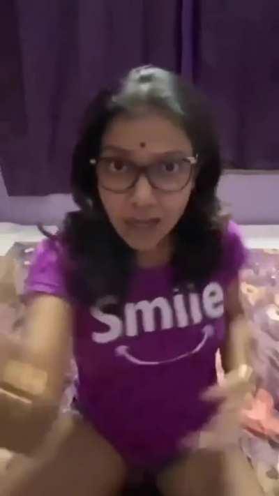 Mera friend apni Ma ke clips send karta.