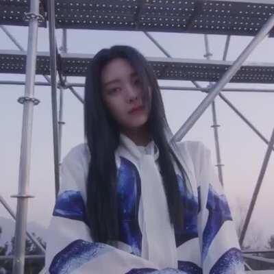 210421 Yuna x Burberry