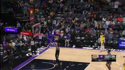 [Highlight] Malik Monk hits the deeeeeeep halftime buzzer beater