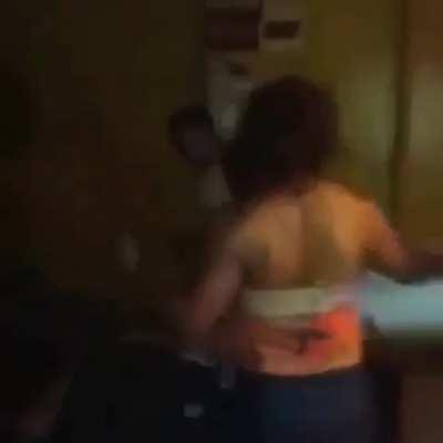 muquinha paga a boneca 😳😳