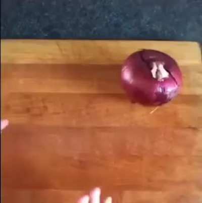 MaN sCaReS oNiOn ToO bAd, EnDs Up ExPlOdInG