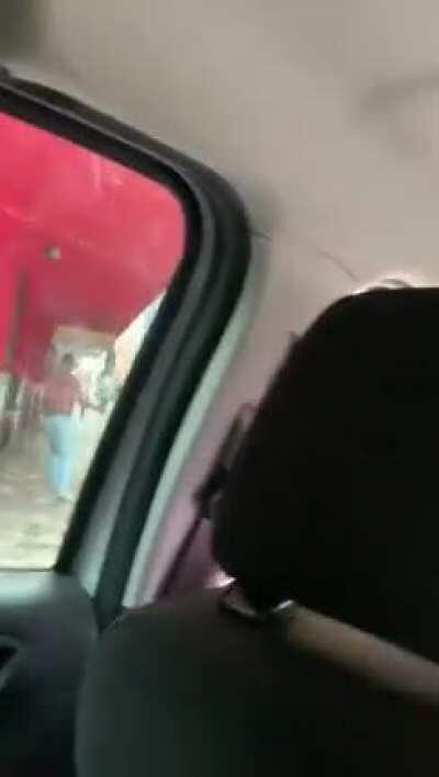 Uber tem o celular do painel roubado e ativa o modo GTA para recupera-lo.