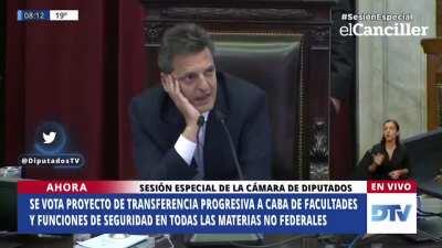 Diputada Nacional insulta en la sesión por tener que 