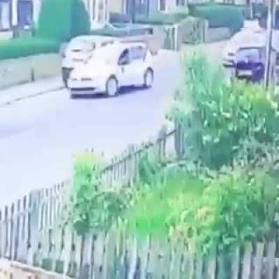 Idiot in car turned master of disguise, popped up on FB