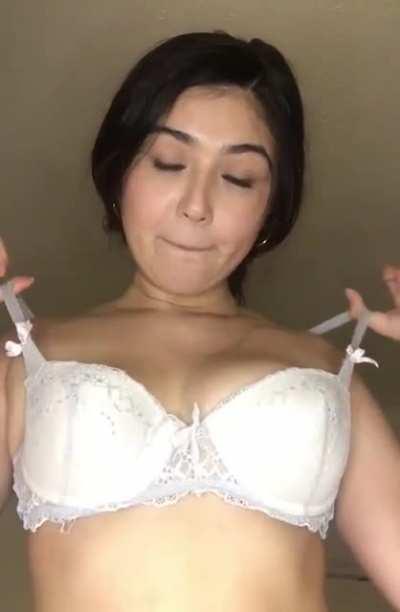 Would you jerk off to my nudes if I sent you some?