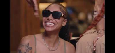 (@diamondthebodyy) clapping her bare ass on tv to prove it “jiggles”