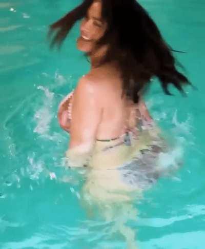 She showing you what made her a global star.