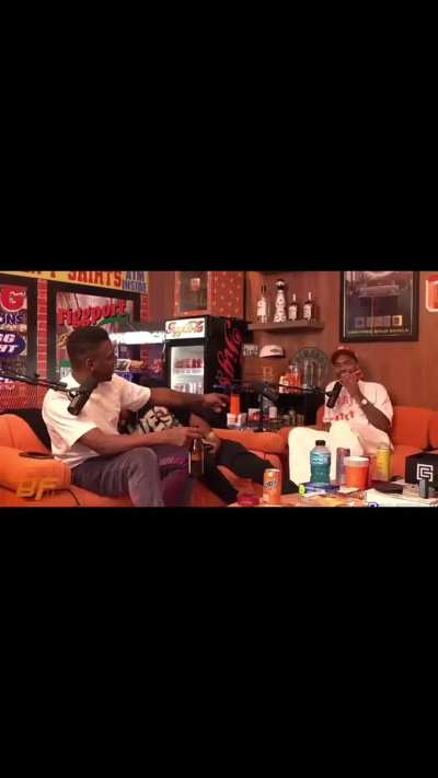 The homie Gay🏳️‍🌈 Lmao yall get this weird ass nigga Rich Grinder off the platform dude a weirdo