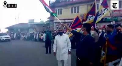 Ye bhi refugee hi hai, Dekhlo kitna fark hai inme aur bakio me