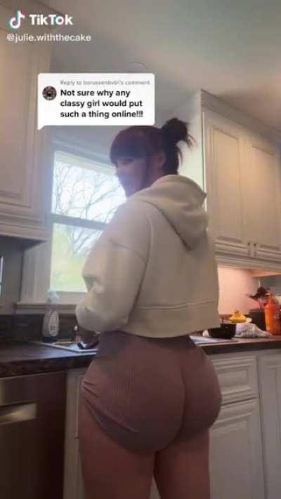 julie.withthecake 🍑🍑🍑🍑