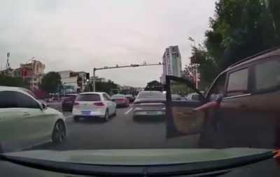 Line cutting with the help of a …car door？