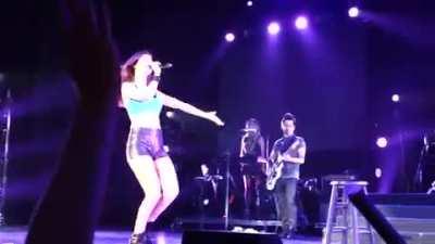 Summer Break Tour 2013, Orlando - clip