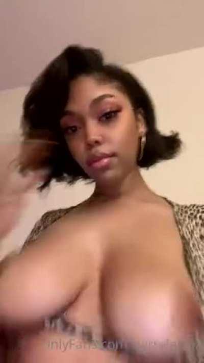 Titty Tuesday 🤤🤤