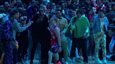 [Highlight] Slow motion reaction of NBA players and the crowd filming Mac McClung's high flying dunk