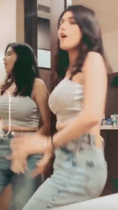 Neha Solanki Hot 🔥