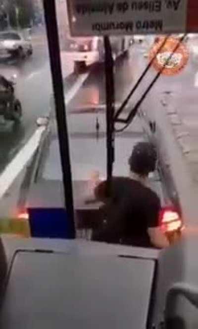 O cara é o mestre da manipulação 🤣