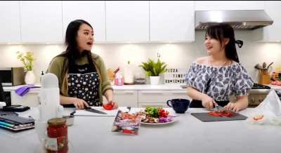 Panda 🐼 and Bubbli Sister Communication 