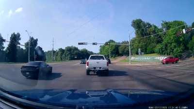 That’s not how turn lanes work.