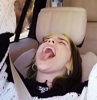 Flicking that 👅 around