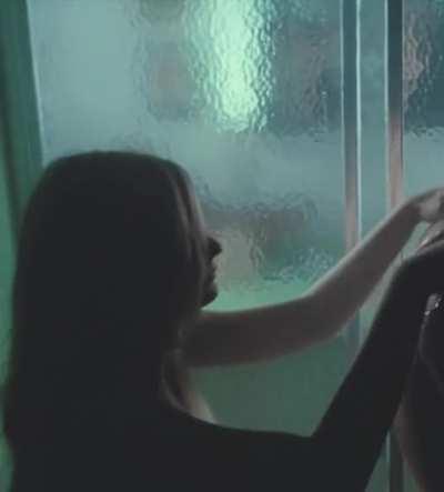 Kristen Dunst shower scene