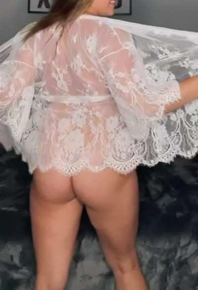 Great ass and smile.. lethal combination 😈 36F