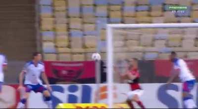 Penalty marcado e confirmado pelo VAR. Eu desisto...